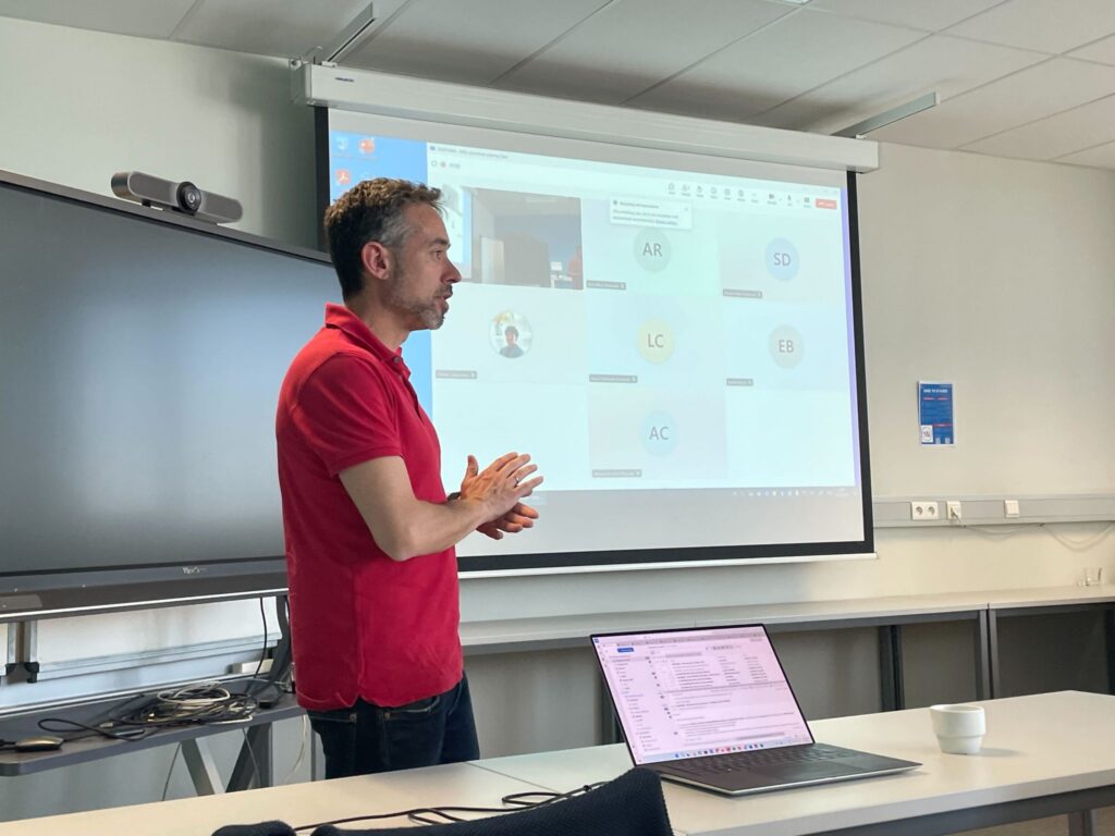 Federico Alvarez, SYNTHEMA coordinator, presenting